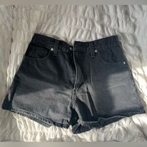 ❤️‍🔥NEVER WORN❤️‍🔥 Levi’s black high waisted mom shorts size 29 in PERFECT con